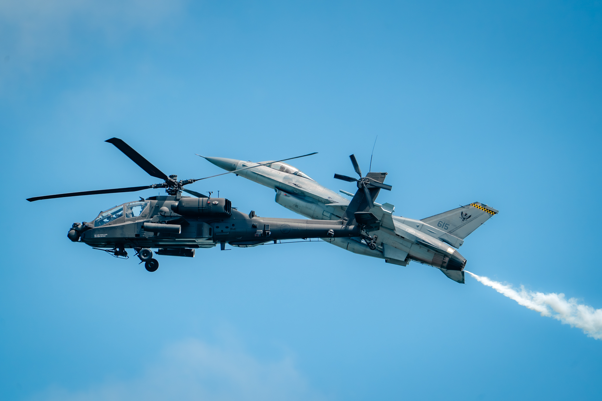 The Republic of Singapore Airforce Flying Display(1).jpg